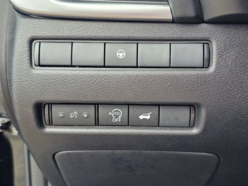 Used 2026 Nissan Rogue SV FWD image 18