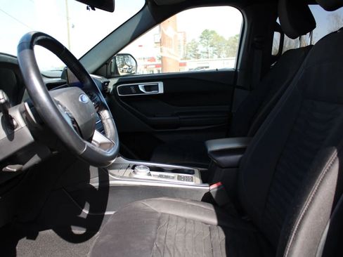 Used 2020 Ford Explorer XLT w/ Class III Trailer Tow Package image 16
