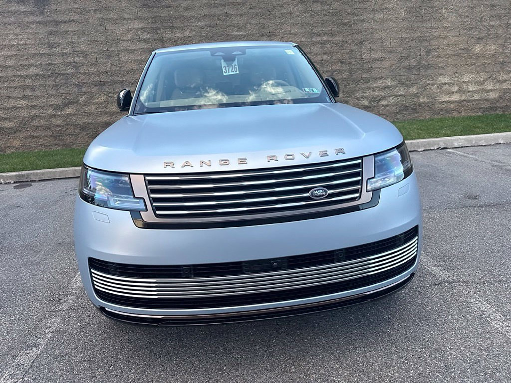Used 2026 Land Rover Range Rover SV AWD/4WD image 8