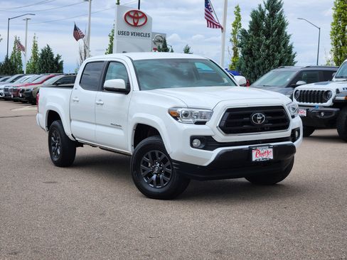 Used 2023 Toyota Tacoma SR5 AWD/4WD image 32