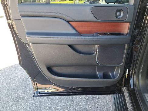 Used 2023 Lincoln Navigator L Reserve image 11