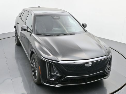 New 2026 Cadillac Lyriq V image 30