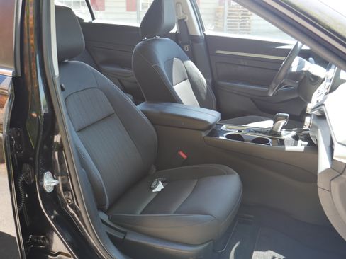 Certified 2022 Nissan Altima 2.5 SV w/ SV Premium Package AWD/4WD image 23