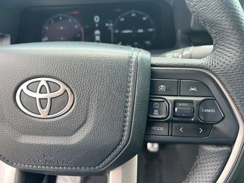 Used 2025 Toyota Tacoma TRD Sport AWD/4WD image 23