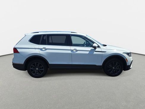 Used 2024 Volkswagen Tiguan SE w/ Panoramic Sunroof Package AWD/4WD image 4