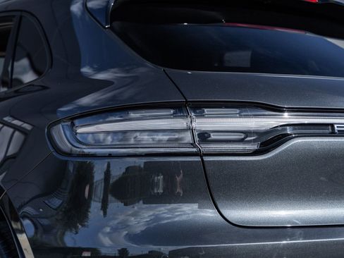 Certified 2026 Porsche Macan AWD/4WD image 17