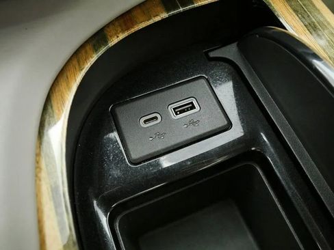 Used 2021 Cadillac Escalade Premium Luxury Platinum image 28