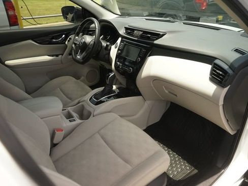 Used 2019 Nissan Rogue Sport SV w/ Technology Package FWD image 17