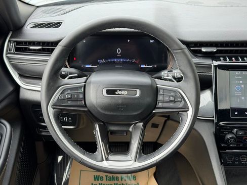 Used 2023 Jeep Grand Cherokee Altitude AWD/4WD image 17