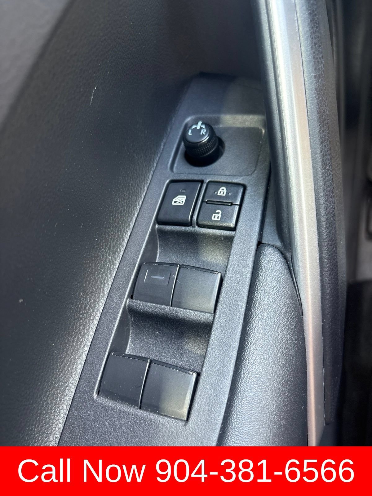 Used 2024 Toyota Corolla Cross LE w/ Moonroof Package FWD image 15
