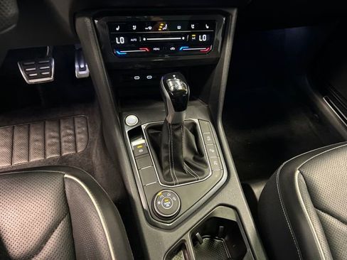 Used 2022 Volkswagen Tiguan SEL R-Line AWD/4WD image 28