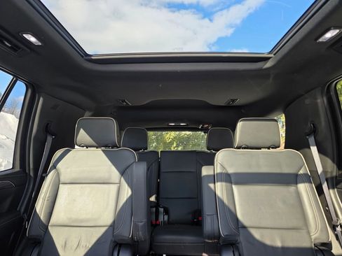 Used 2023 GMC Yukon SLT w/ SLT Premium Package image 22