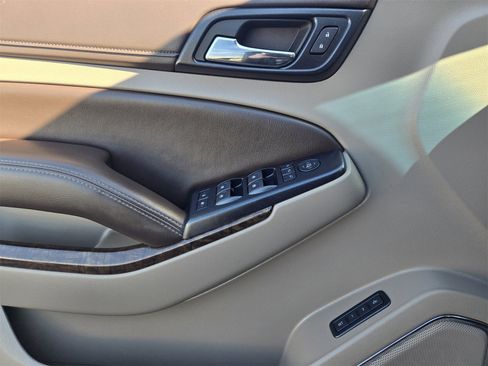 Used 2015 Chevrolet Suburban LT w/ Luxury Package image 19