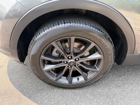 Used 2019 Ford Explorer XLT w/ Equipment Group 202A AWD/4WD image 9