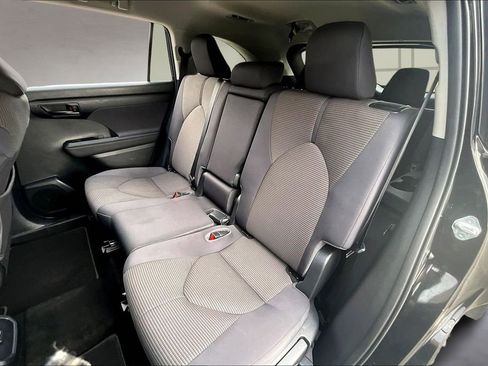 Used 2023 Toyota Highlander L image 22