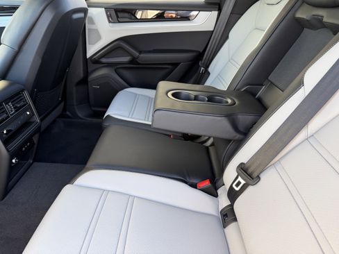 New 2026 Porsche Cayenne image 19