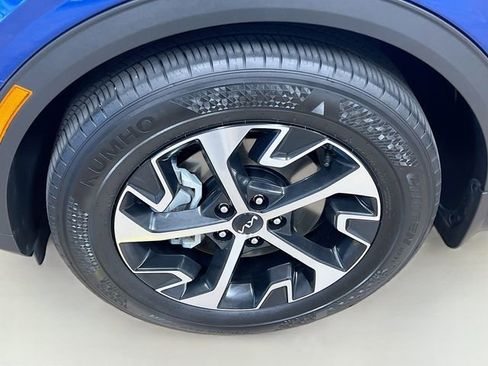 Certified 2025 Kia Sportage EX image 30