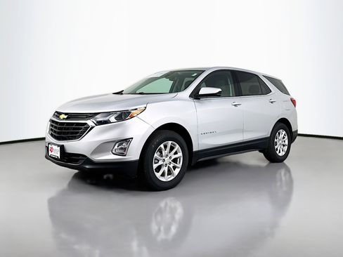 Used 2020 Chevrolet Equinox LT w/ Driver Convenience Package AWD/4WD image 3