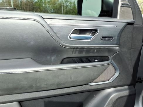 Used 2025 INFINITI QX80 Sensory AWD/4WD image 3