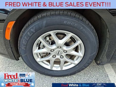 Used 2024 Chrysler Pacifica Touring-L FWD image 28