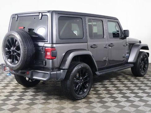 Used 2022 Jeep Wrangler Unlimited Sahara w/ Cold Weather Group AWD/4WD image 9