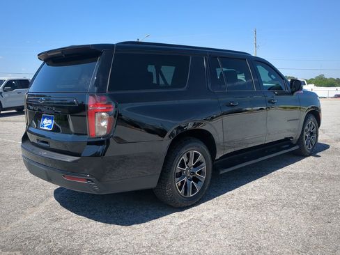 Used 2024 Chevrolet Suburban Z71 w/ Z71 Off-Road Package AWD/4WD image 3