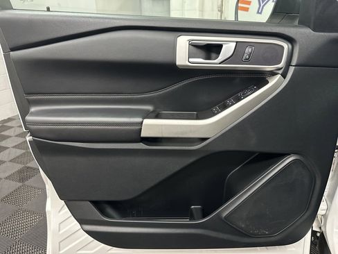 Used 2022 Ford Explorer XLT w/ Equipment Group 202A image 17