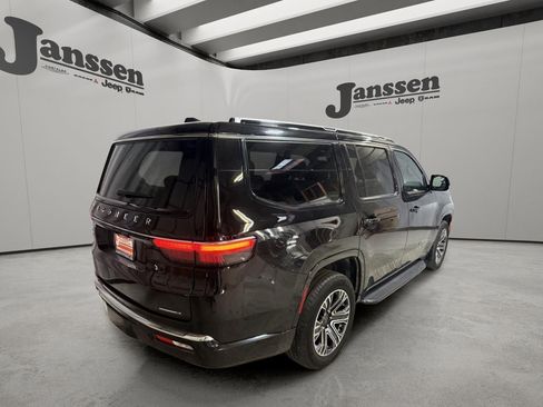 Used 2024 Jeep Wagoneer Series II w/ Flexible Seating Group image 4