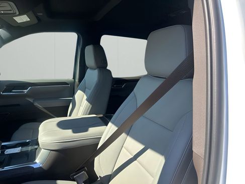 New 2026 GMC Sierra 1500 SLT w/ SLT Convenience Package image 24