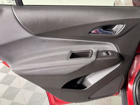 Used 2022 Chevrolet Equinox RS w/ Infotainment Package FWD image 24