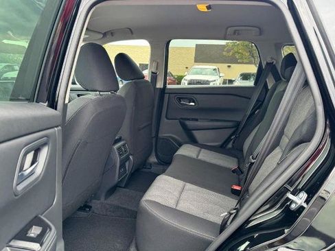Certified 2026 Nissan Rogue SV FWD image 10