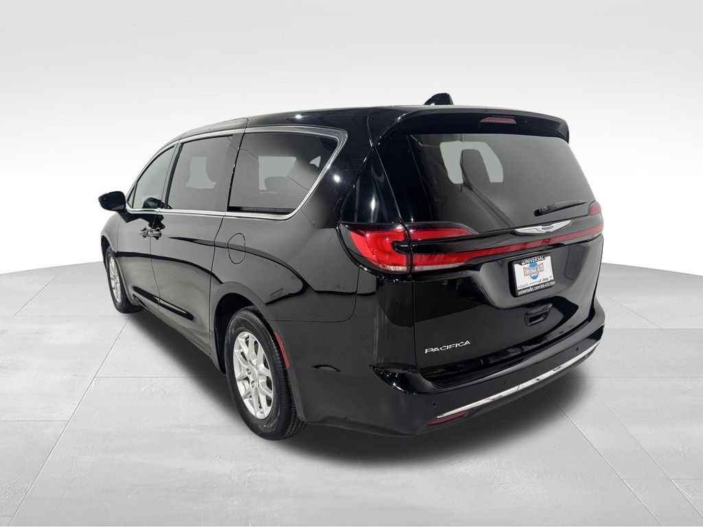Used 2025 Chrysler Pacifica Select FWD image 37