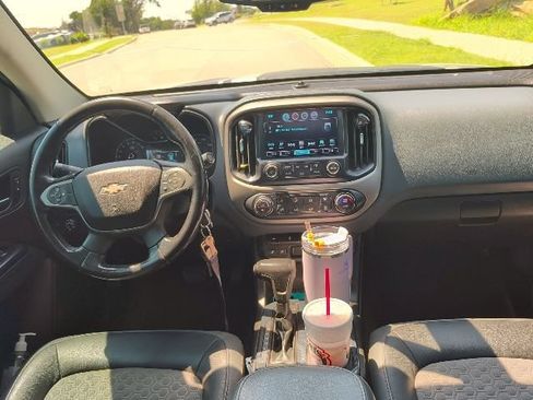 Used 2017 Chevrolet Colorado Z71 AWD/4WD image 12