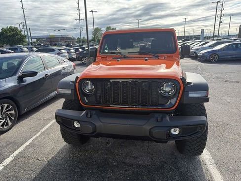 Used 2025 Jeep Wrangler Unlimited Sport AWD/4WD image 2