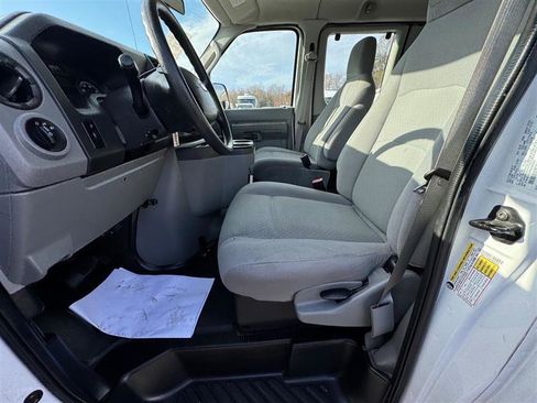 Used 2009 Ford E-350 and Econoline 350 Super Duty Wagon image 34