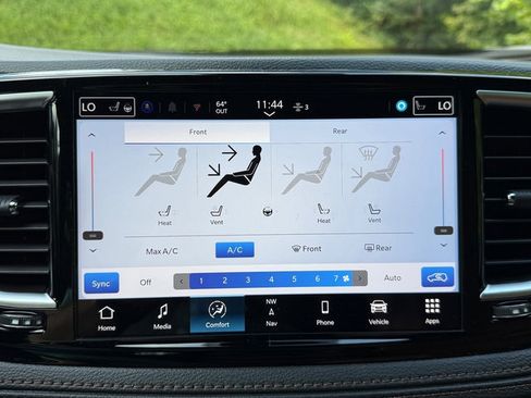 New 2026 Chrysler Pacifica Pinnacle w/ Trailer Tow Group image 32