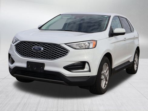 Used 2023 Ford Edge SEL image 3