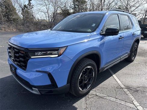 Used 2025 Honda Pilot TrailSport image 3
