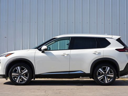 Used 2023 Nissan Rogue SL w/ SL Premium Package image 8