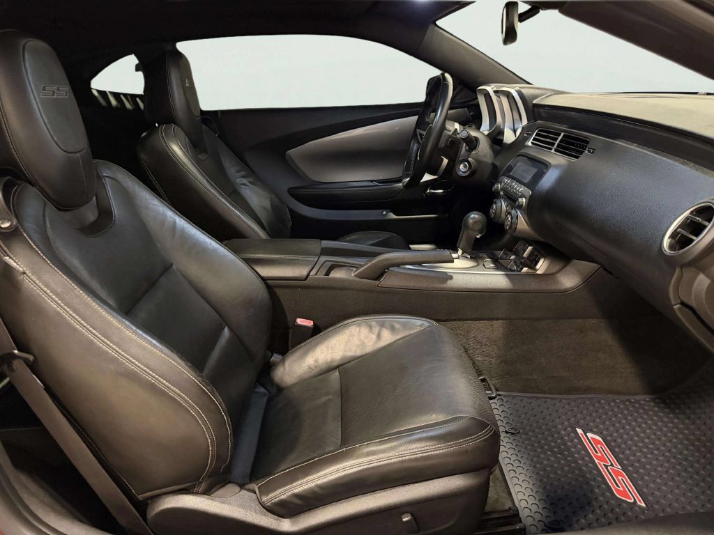 Used 2010 Chevrolet Camaro SS RWD image 20