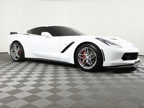 Used 2016 Chevrolet Corvette Stingray image 3