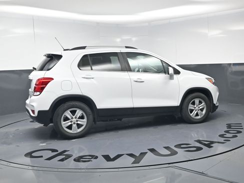 Used 2020 Chevrolet Trax LT w/ LT Convenience Package image 16