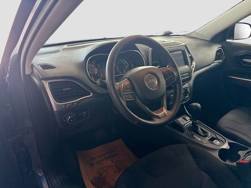 Used 2019 Jeep Cherokee Latitude w/ Popular Appearance Group FWD image 10