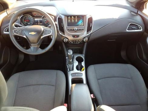 Used 2017 Chevrolet Cruze LT w/ Convenience Package image 10