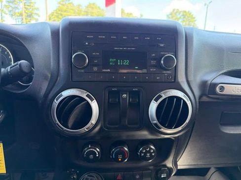 Used 2014 Jeep Wrangler Rubicon w/ Power Convenience Group AWD/4WD image 23