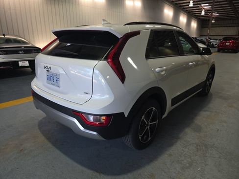 Used 2025 Kia Niro LX FWD image 9