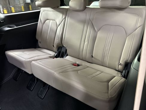 Used 2024 Ford Expedition Limited image 30