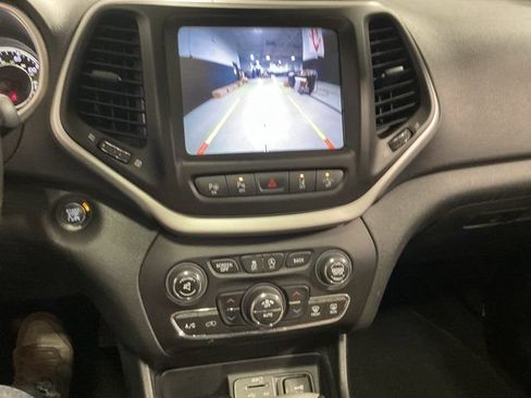 Used 2015 Jeep Cherokee Limited w/ Luxury Group AWD/4WD image 24