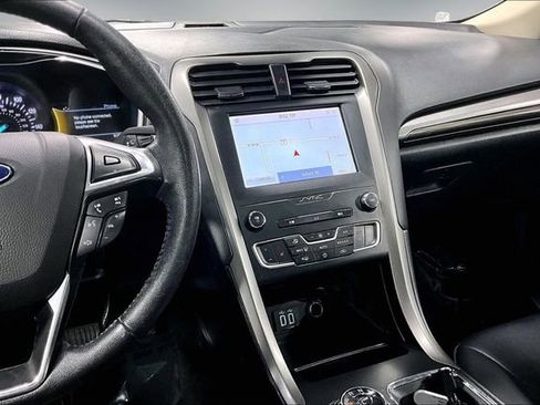 Used 2020 Ford Fusion SEL FWD image 11