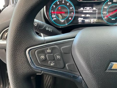 Used 2018 Chevrolet Cruze LT w/ Convenience Package FWD image 9